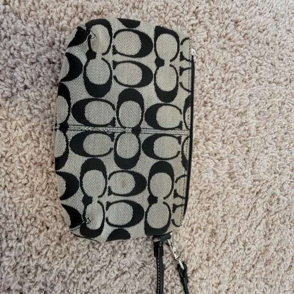 Vintage Small Coach Wristlet with Front Pocket - Picture 2 of 3